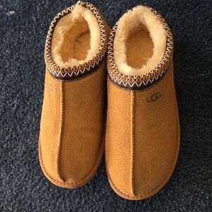 Size 41 (9.5Womens) UGG Chestnut Suede Shearling Slippers